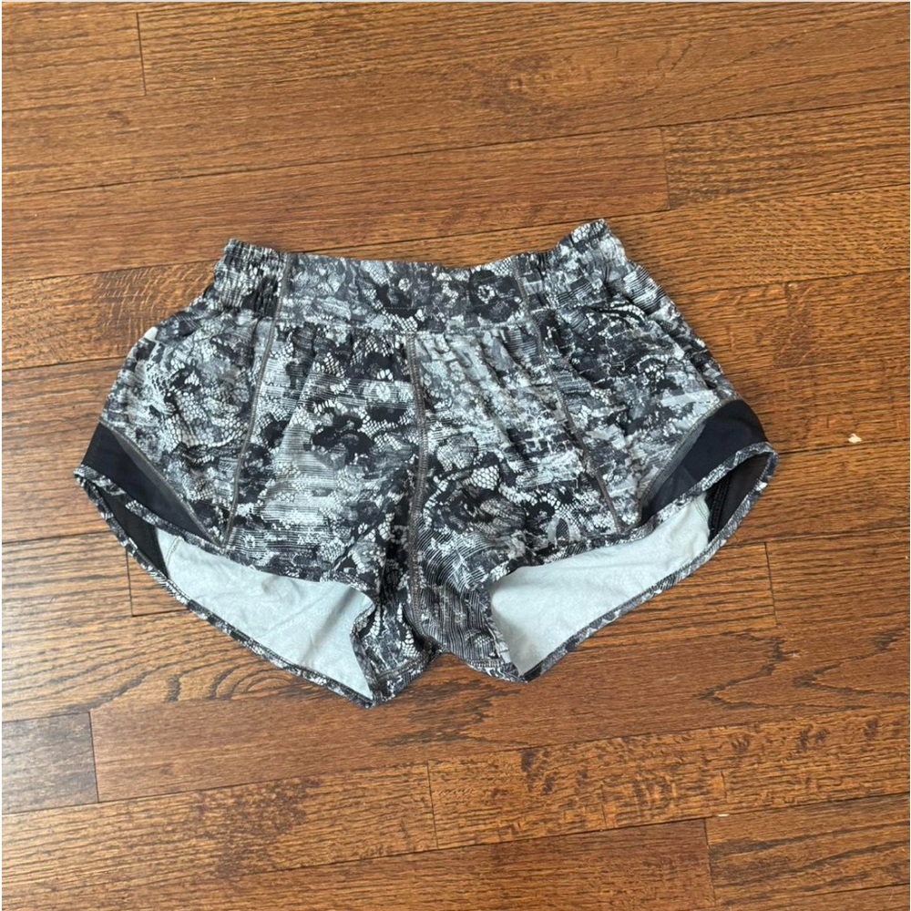 lululemon black and white shorts